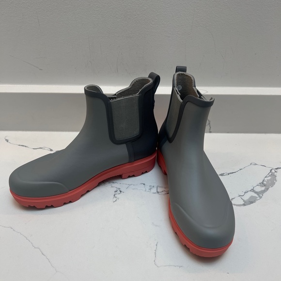 BOGS HOLLY CHELSEA Women's Rain Boots Grey waterproof Size 9 NWOB - Picture 3 of 9